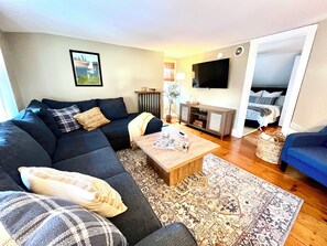 TV connectée, Netflix, lecteur de DVD, livres