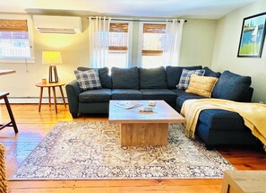 TV connectée, Netflix, lecteur de DVD, livres