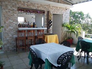 Daily continental breakfast (EUR 5 per person)