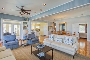 Smart TV, fireplace - 508 Ocean by AvantStay | Waterfront, Pool, Beach (Isle of Palms)
