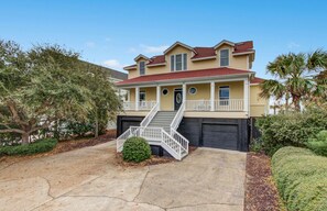 Exterior - 508 Ocean by AvantStay | Waterfront, Pool, Beach (Isle of Palms)