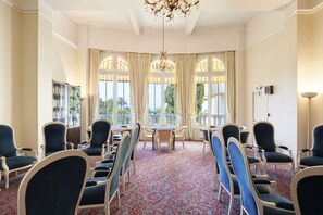 Lobby sitting area - Résidence Vacances Bleues Le Méditerranée (Saint-Raphael)