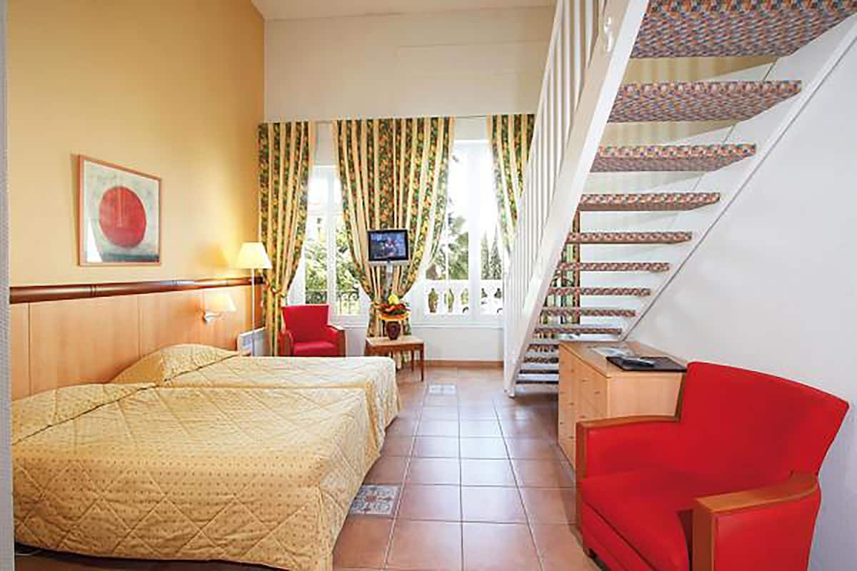 Duplex, Beach View (4 persons) | In-room safe, soundproofing, iron/ironing board (on request)