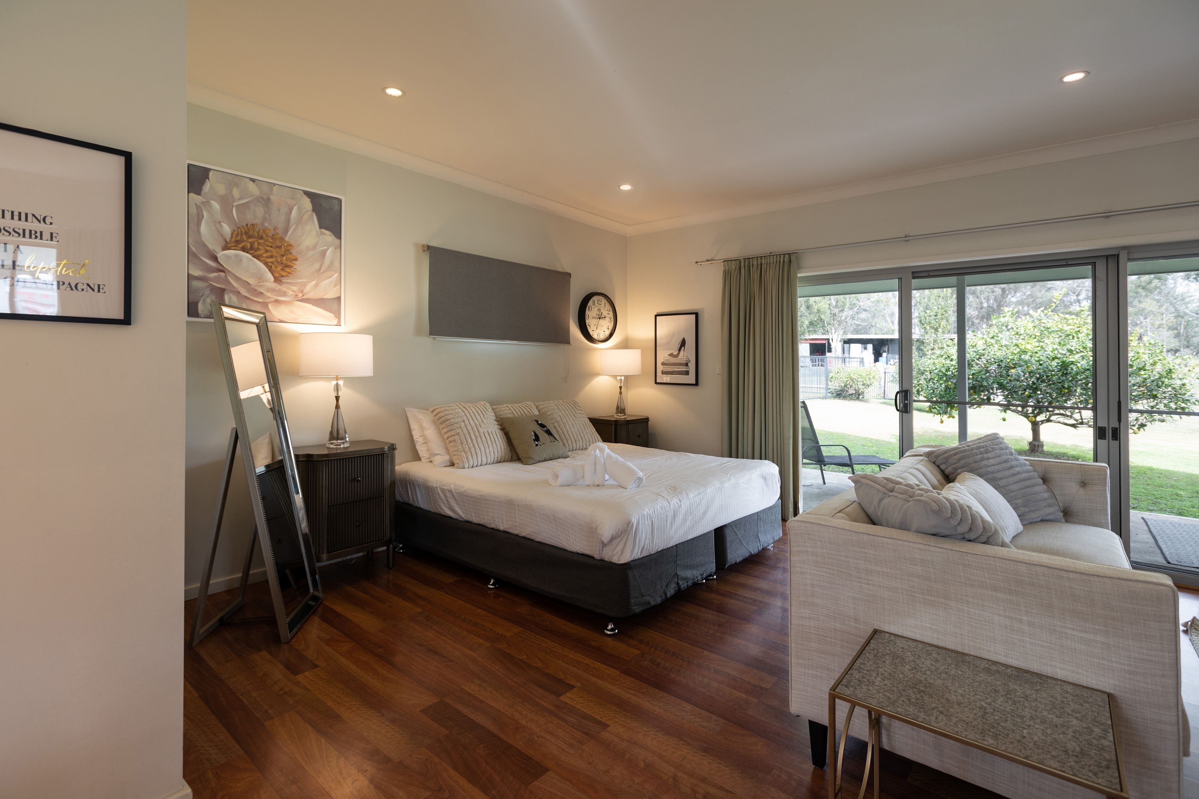 1 chambre, fer et planche à repasser, draps fournis