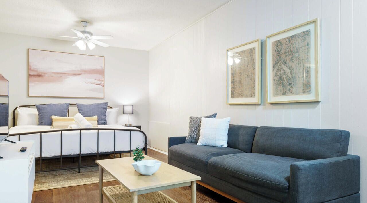 1 quarto, escrivaninha, ferros/tábuas de passar roupa, Wi-Fi de cortesia