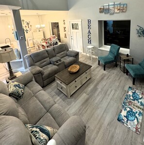Smart TV, DVD player, books, video library - FRONT ROW SEATS TO THE GULF OF Mexico! There's No Better View  TOTAL RENOVATION (Freeport)