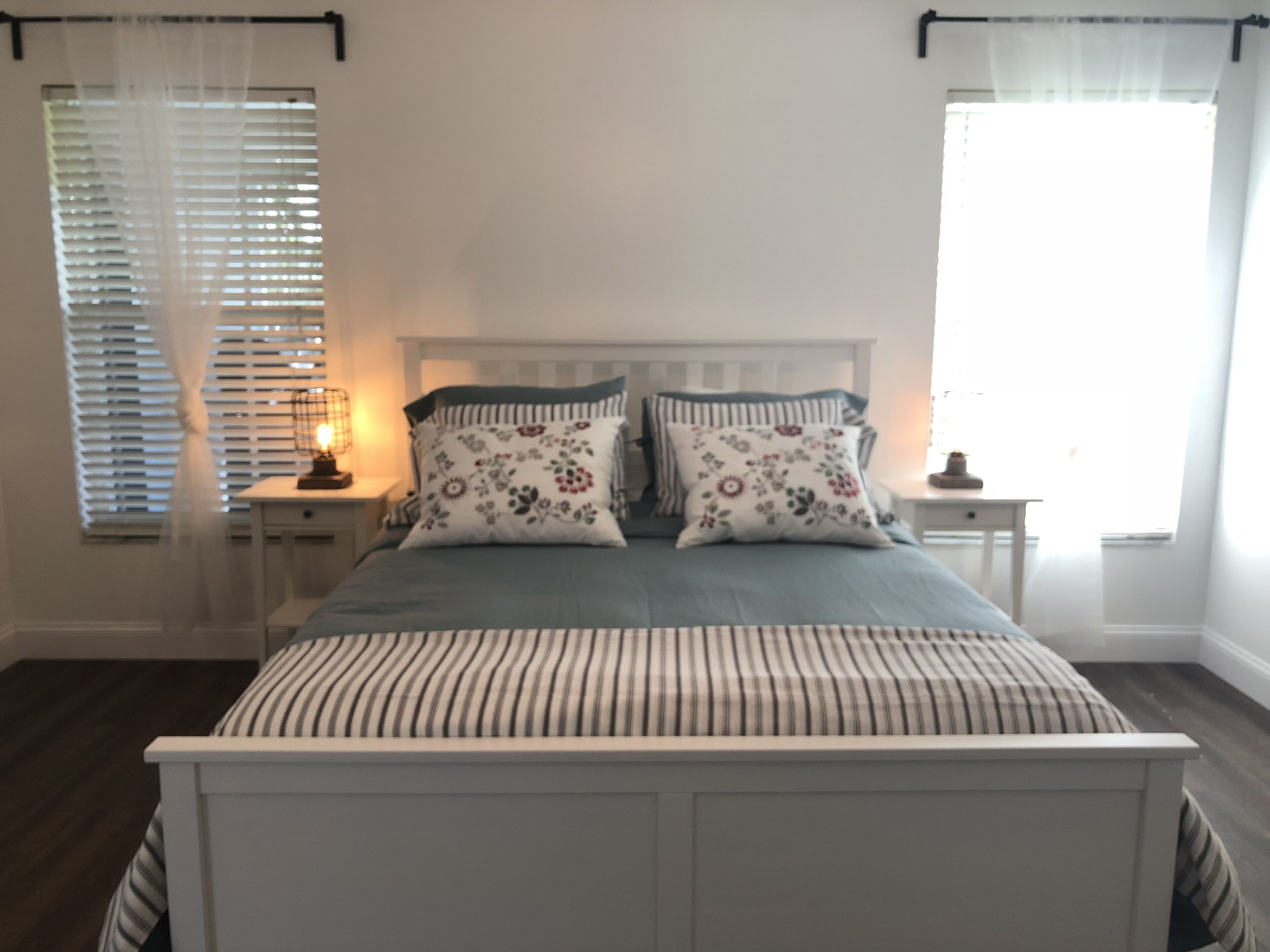 3 多间卧室、免费 WiFi、床单