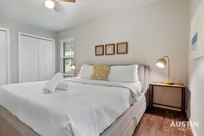 3 bedrooms, desk, iron/ironing board, free WiFi