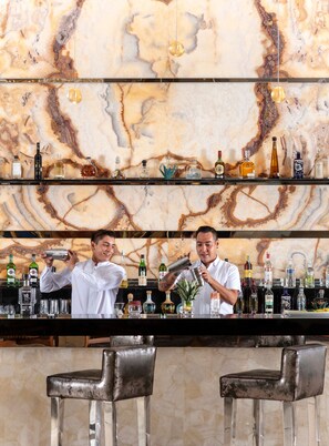 3 bars/lounges, swim-up bar, poolside bar - Garza Blanca Resort & Spa Los Cabos (Cabo San Lucas)