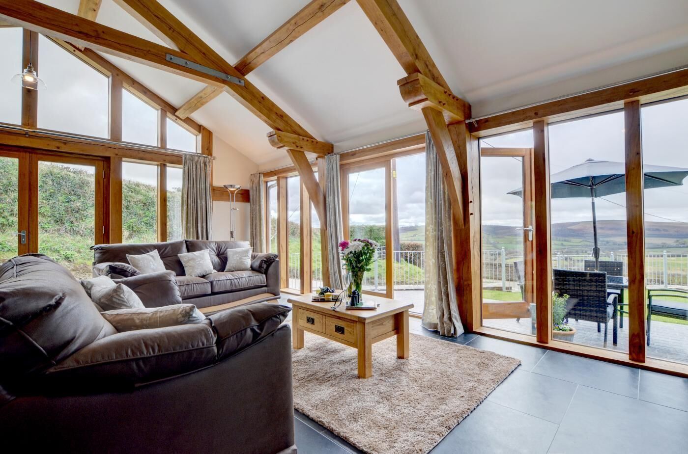 Televisie, een dvd-speler en boeken