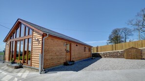 Exterior - 2 Bed in Landkey (oc-cartl) (Landkey)