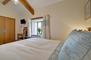 2 bedrooms, iron/ironing board, travel crib, free WiFi