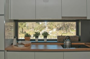 Refrigerador, microondas, horno, placa de cocina