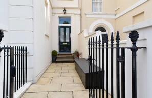 Exterior detail - Stylish, comfortable apartment in Leamington Spa (Royal Leamington Spa)