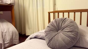 Apartamento Deluxe, 2 habitaciones | 1 dormitorio, ropa de cama de alta calidad, caja fuerte