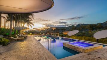Bathtub spa outdoor
