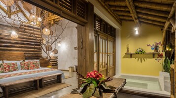 Lakosztály | Prémium ágynemű, széf a szobában, íróasztal és sötétítőfüggöny