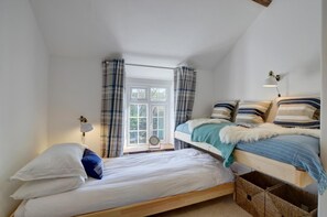 2 bedrooms, iron/ironing board, travel cot, free WiFi