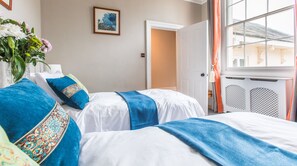 2 soveværelser, skrivebord, strygejern/strygebræt, weekendseng