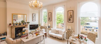 Smuk og rummelig Regency apt i centrum af Cheltenham, gratis parkering