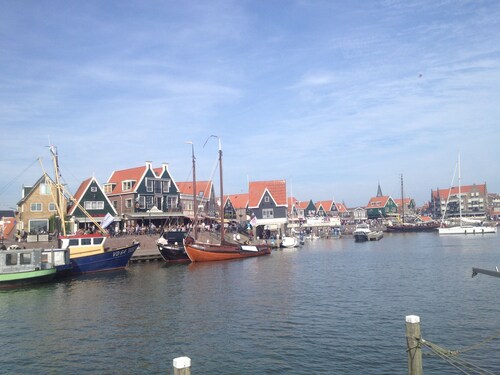 Luxury apartment in the heart of the center of Volendam 30 meters from the harbor.