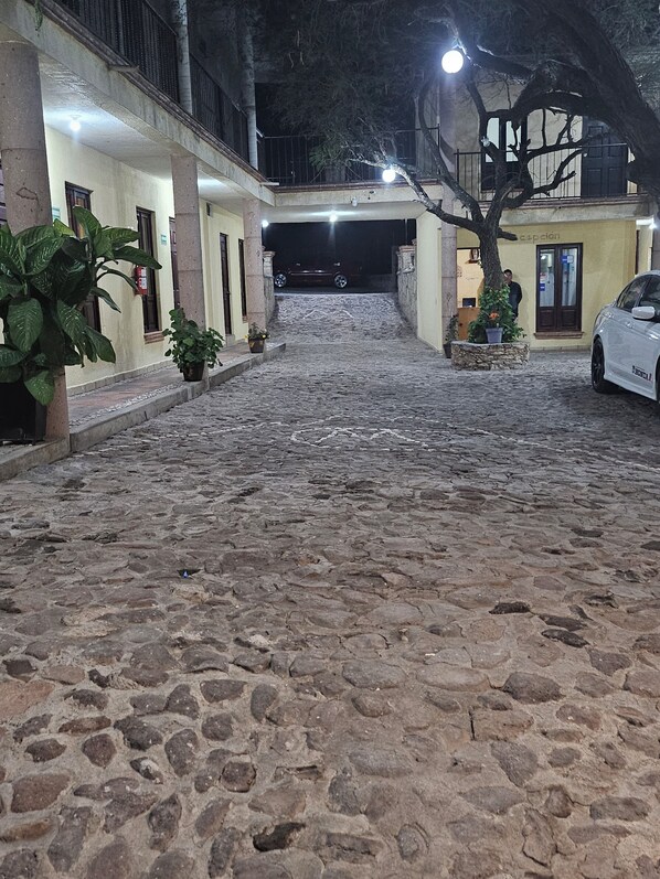 Exterior - Hotel Villa Aurora (Ezequiel Montes)