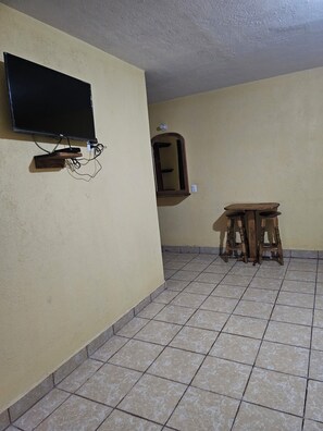 Desk, free WiFi, bed sheets, wheelchair access - Hotel Villa Aurora (Ezequiel Montes)