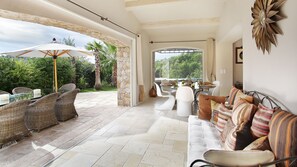 Outdoor dining - Provencal villa in unique natural and calm setting with beautiful views (Fayence)