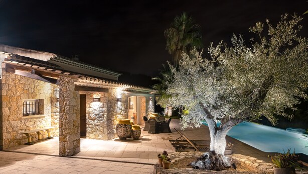 A stone building with a pool, outdoor seating, and a tree. - Provencal villa in unique natural and calm setting with beautiful views (Fayence)