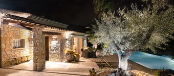 Provencal villa in unique natural and calm setting with beautiful views