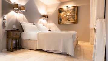 4 bedrooms, in-room safe, desk, iron/ironing board