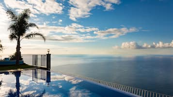 Infinity-pool