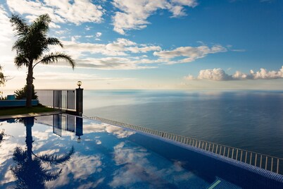 Relax at the best Ocean Cliff Villa in Madeira