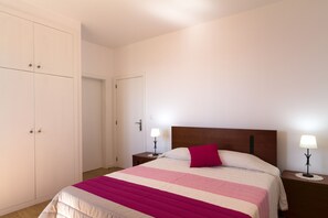 3 Schlafzimmer, Bügeleisen/Bügelbrett, Reisekinderbett, kostenloses WLAN