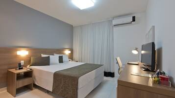 Apartment | 1 bedroom, hypo-allergenic bedding, in-room safe, desk