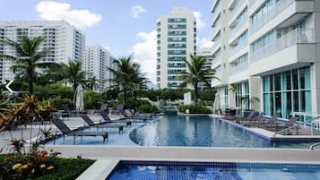 2 outdoor pools, sun loungers