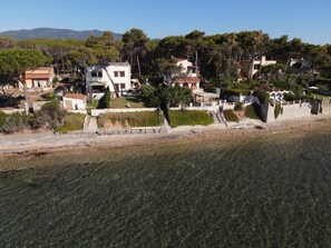 Exterior - Seafront house with private access to the sea. Completely renovated in 2016 (Pula)