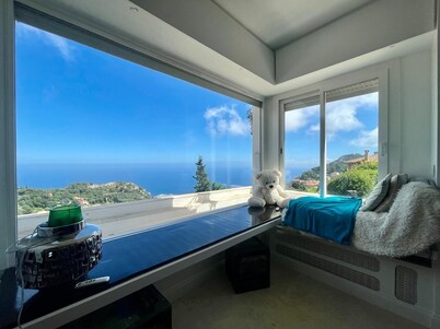 Large Villa, 4 bedrooms, unique panoramic view of Monaco, gardens, swimming pool