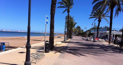 Beautiful Penthouse apartment, Sea View, WiFi, Sky & Smart TV, Pool, Air/C, BBQ,