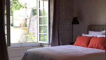 3 habitaciones, tabla de planchar con plancha, cuna de viaje y wifi