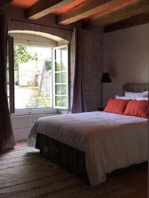 3 chambres, fer et planche à repasser, lit parapluie, Wi-Fi