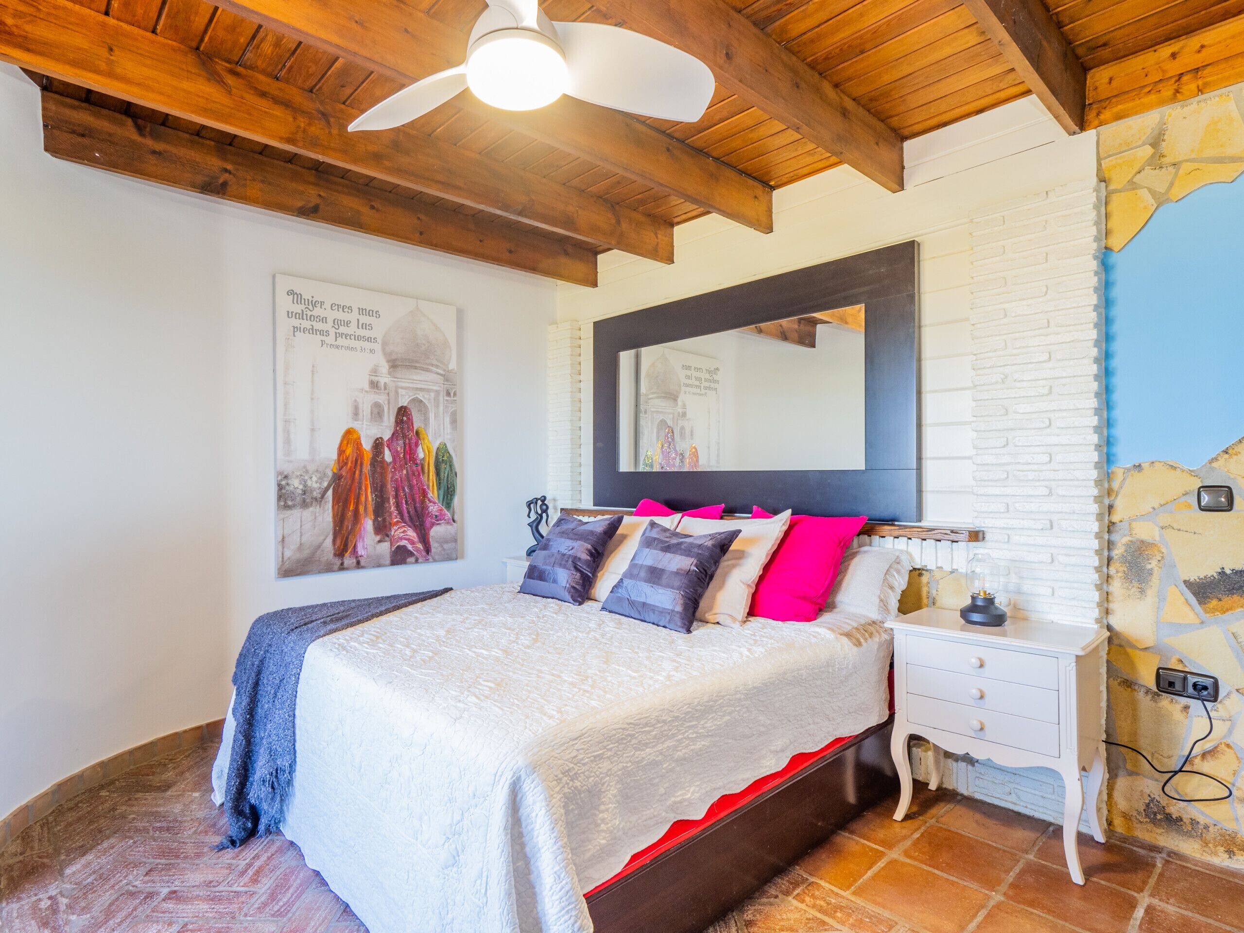 3 dormitorios, tabla de planchar con plancha, wifi gratis y ropa de cama