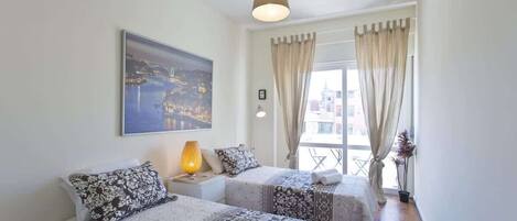 1 habitación, tabla de planchar con plancha, wifi y ropa de cama