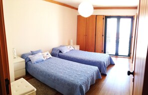 2 bedrooms, soundproofing, iron/ironing board, free WiFi - T2 First line from the beach (Sesimbra)