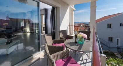 In center near the Marina and beach with amazing view