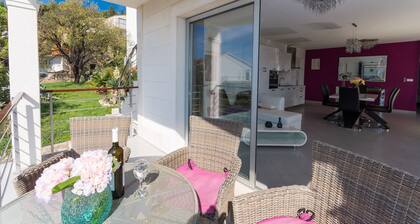 In center near the Marina and beach with amazing view