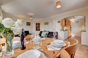 Dining - 2 Bed in Woolacombe (oc-goldbe) (Woolacombe)