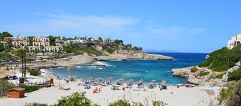 Sea view, close to the beach, quiet location, private pool, air conditioning, internet, ecological