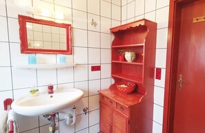 Bathtub, hair dryer, towels