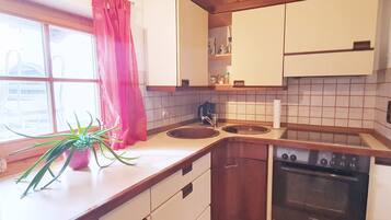 冰箱、微波炉、烤箱、炉灶